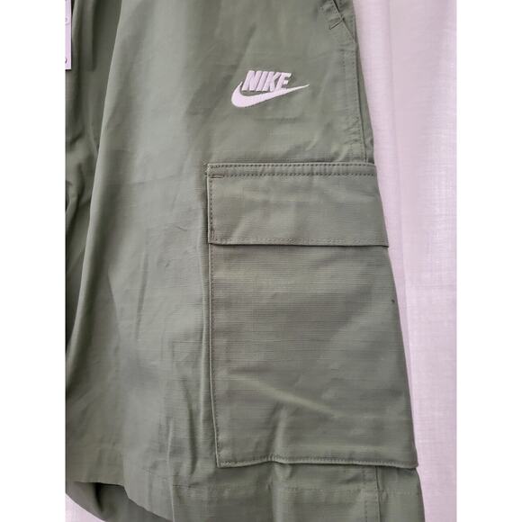Nike Club Cargo Short Green With White Swoosh Size Small FB1246-386 - Picture 4 of 5